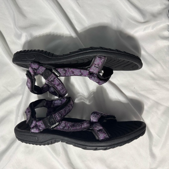 Teva Shoes - Teva Hurricane Sandals Style 5455 – Purple Floral Print – Women’s Size 11 Hiking